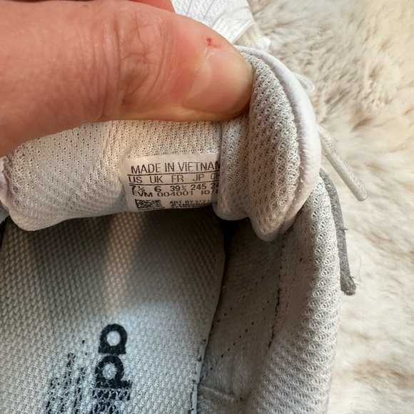 Adidas women’s White and Navy Sneakers with Gold Accents - Picture 4 of 4